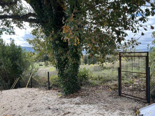 Pose d'une clôture rigide